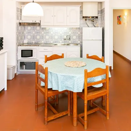 Central With Pool, Near The Beach דירה